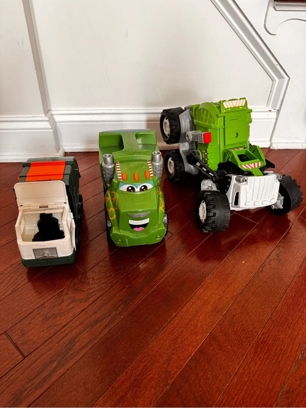 Matchbox stinky the talking truck and 2 other Green Kids trash Trucks - Set of 3